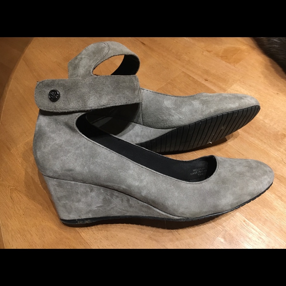 Cute Suede Grey Shoes 7.5